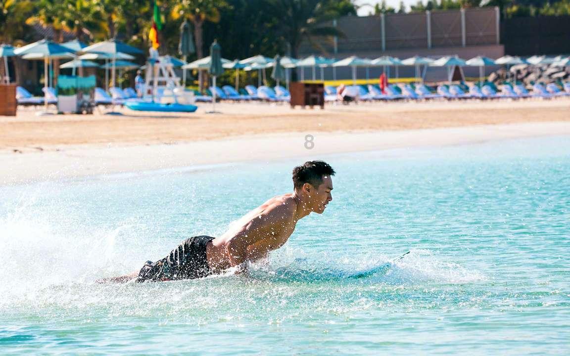 在城市“第二空间”的坚守，让乘客们感受“上海温度”……
